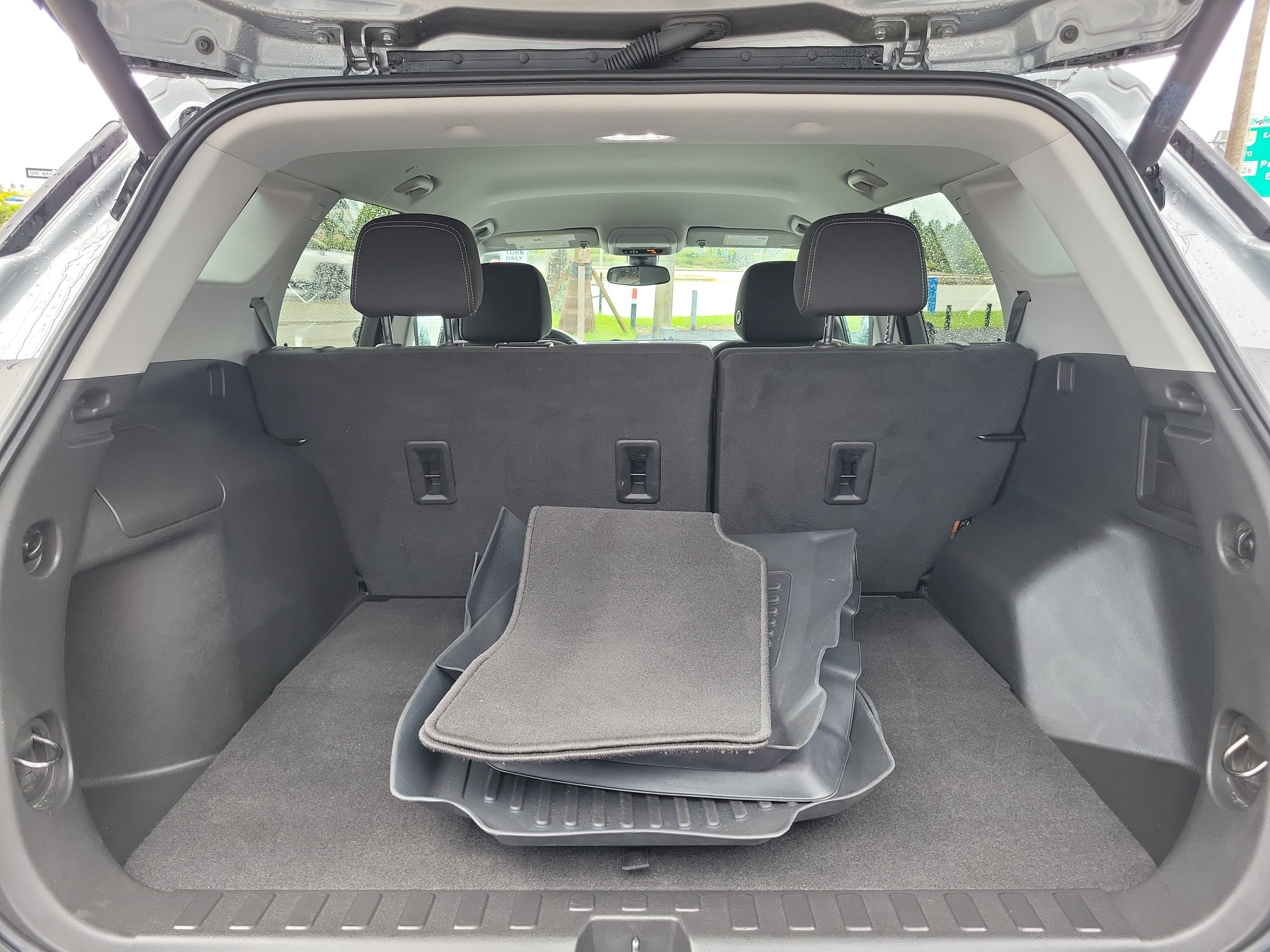 Used 2023 GMC Terrain SLE w/ Driver Convenience Package FWD image 16