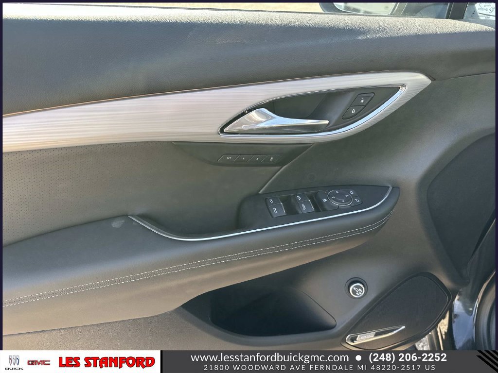Used 2025 Buick Envision Avenir AWD/4WD image 16