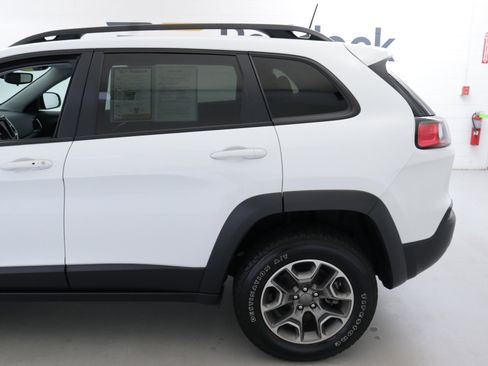 Used 2022 Jeep Cherokee Trailhawk image 5