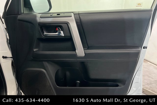 Used 2020 Toyota 4Runner SR5 AWD/4WD image 23