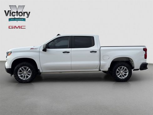Used 2025 Chevrolet Silverado 1500 W/T w/ Z71 Off-Road Package image 5