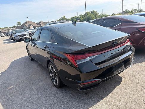 Used 2023 Hyundai Elantra Limited FWD image 9