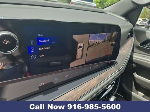 New 2026 Chevrolet Suburban LT w/ Comfort Package AWD/4WD image 19