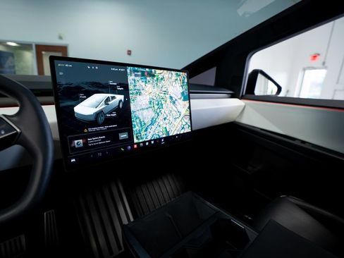 Used 2024 Tesla Cybertruck AWD Crew Cab image 28