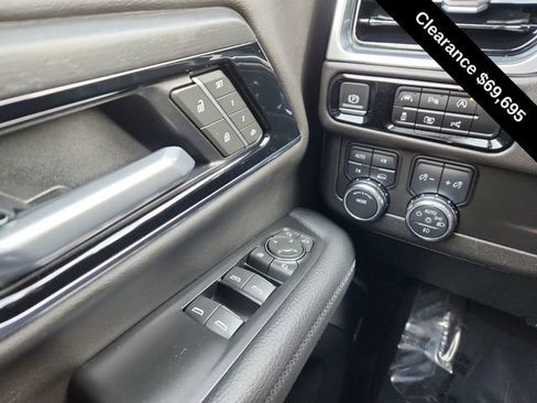 Used 2025 GMC Yukon XL Denali image 36