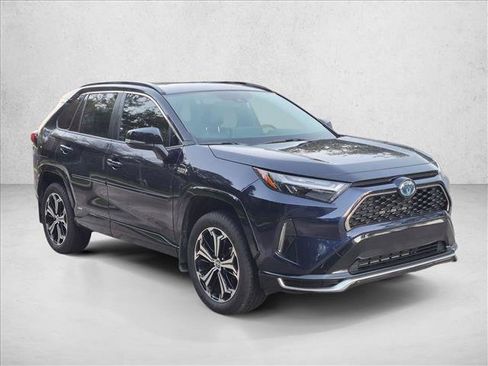Used 2023 Toyota RAV4 XSE AWD/4WD image 3
