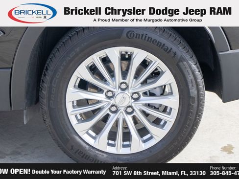 Used 2024 Cadillac XT4 Luxury w/ Cold Weather Package FWD image 35