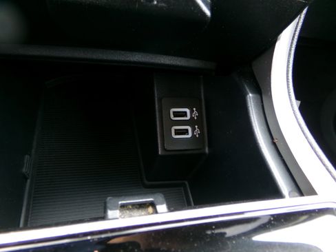 Used 2019 Ford Edge SEL image 17