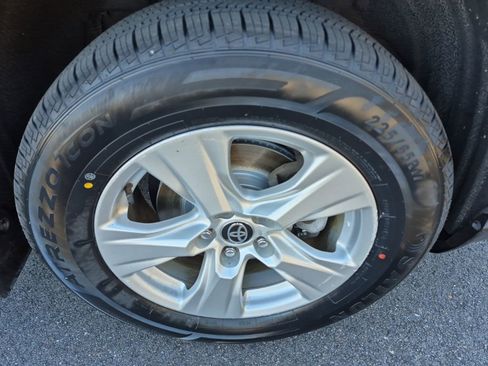 Used 2021 Toyota RAV4 XLE w/ Convenience Package image 8