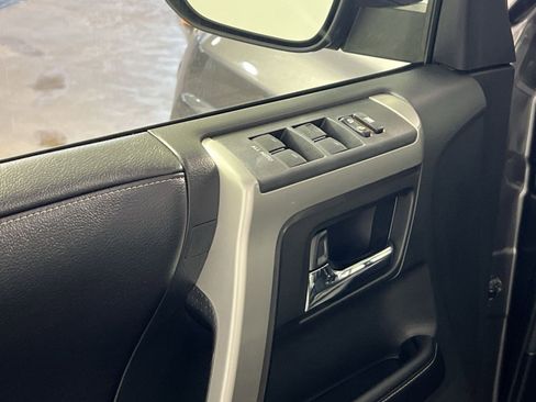 Used 2016 Toyota 4Runner SR5 Premium image 15