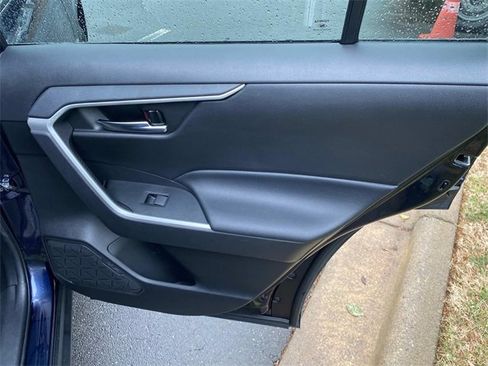 Used 2021 Toyota RAV4 XLE image 33