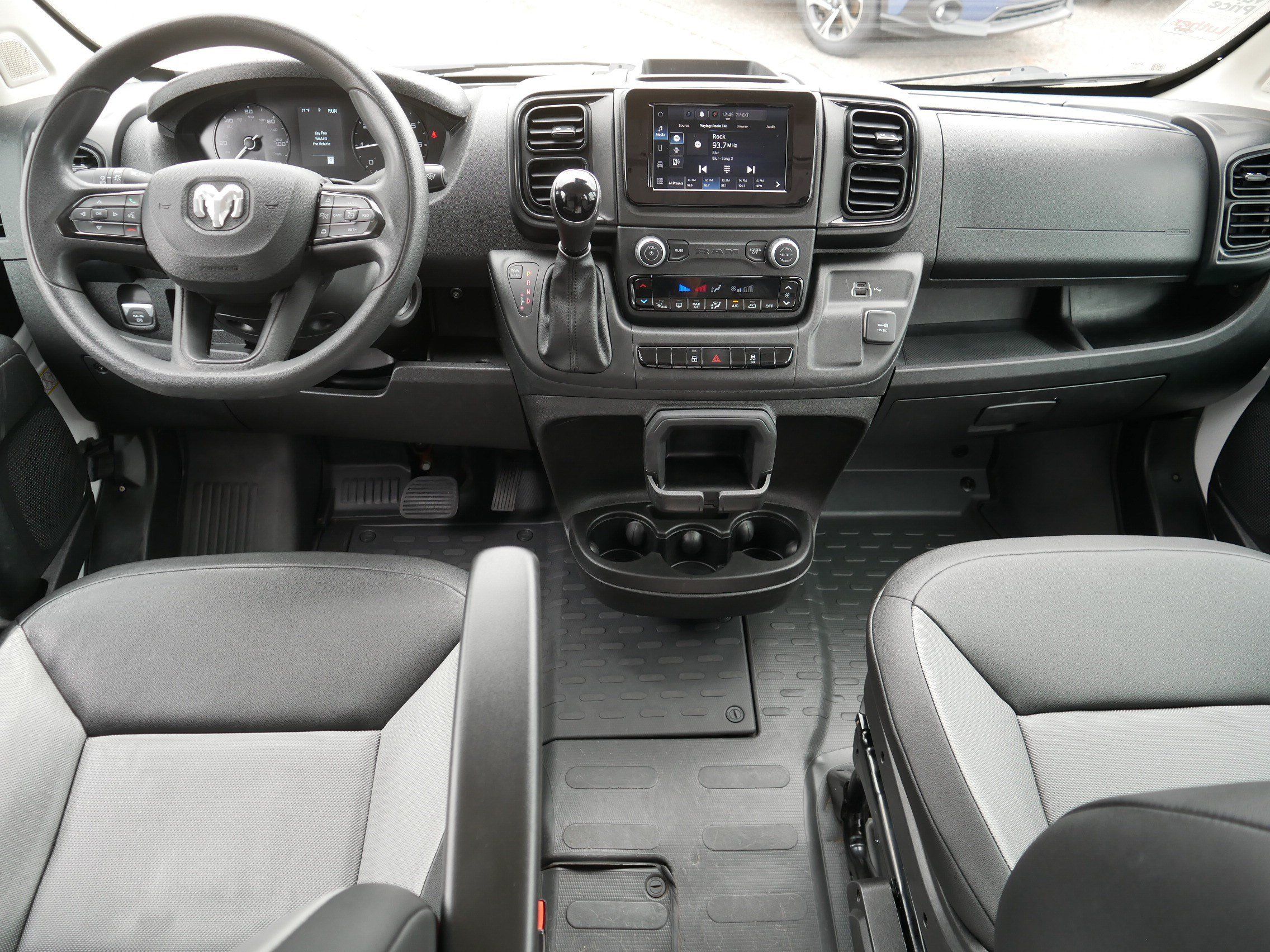 Used 2024 RAM ProMaster 2500 w/ Convenience Group FWD image 10