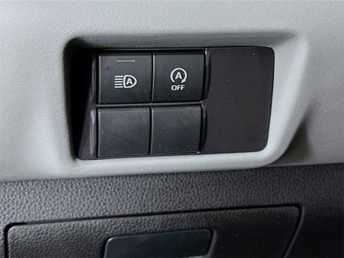 Certified 2023 Toyota Highlander L image 10