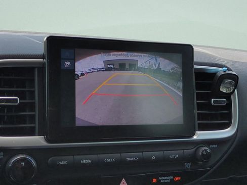 Used 2024 Hyundai Venue SEL FWD image 17