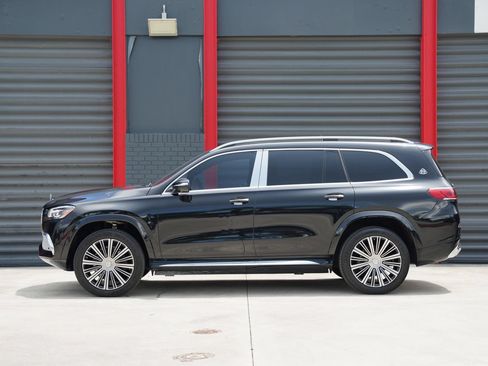 Used 2023 Mercedes-Benz Maybach GLS 600 4MATIC image 8