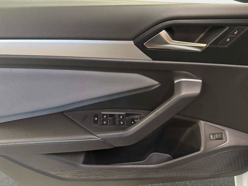 Used 2025 Volkswagen Jetta SE image 17