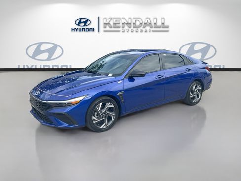 Used 2025 Hyundai Elantra Sport FWD image 3