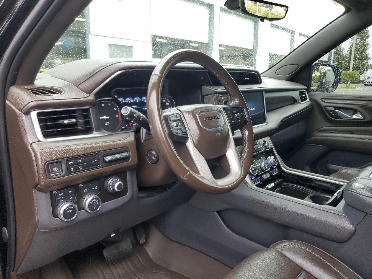 Used 2021 GMC Yukon XL Denali w/ Denali Premium Package AWD/4WD image 19