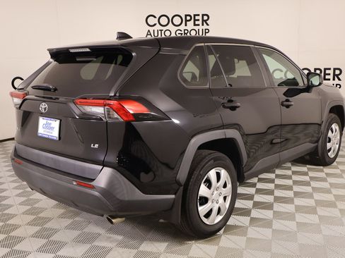 Used 2022 Toyota RAV4 LE image 19