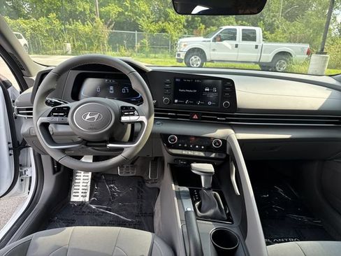 New 2025 Hyundai Elantra Sport FWD image 15