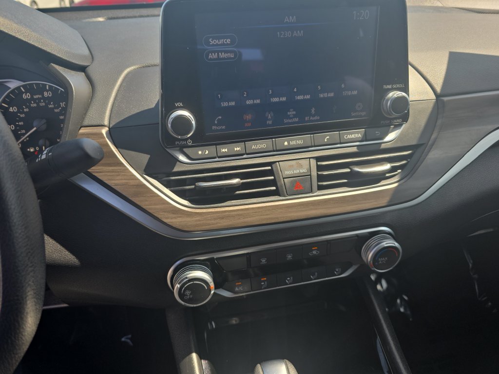 Used 2024 Nissan Altima 2.5 SV FWD image 12