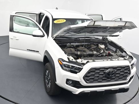 Used 2023 Toyota Tacoma TRD Off-Road w/ Advanced Technology Package AWD/4WD image 39