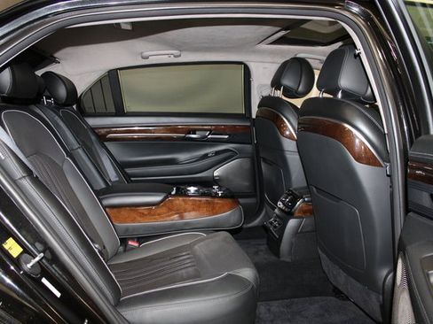 Used 2019 Genesis G90 3.3T Premium image 12