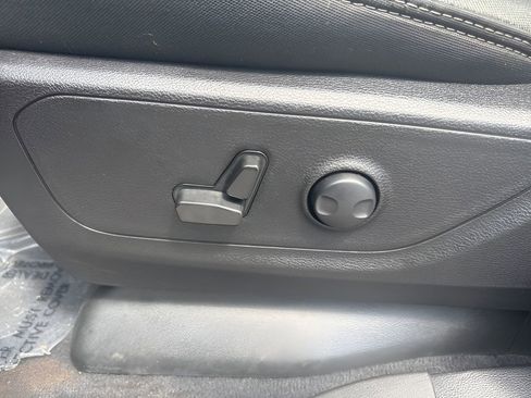 Used 2025 RAM 1500 Big Horn AWD/4WD image 10