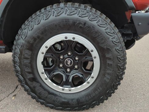 Used 2023 Ford Bronco Badlands image 14