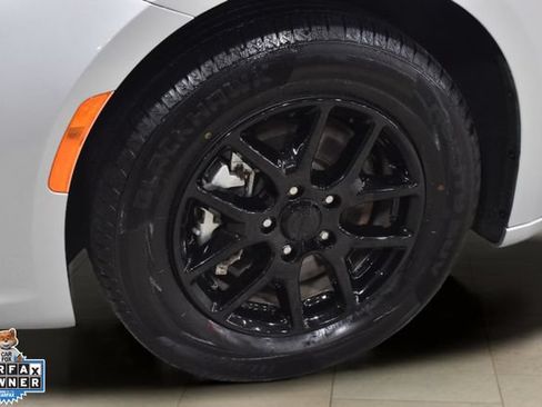 Certified 2024 Chrysler Pacifica Touring-L FWD image 42