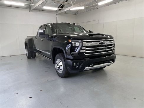 New 2026 Chevrolet Silverado 3500 High Country w/ High Country Premium Package image 13