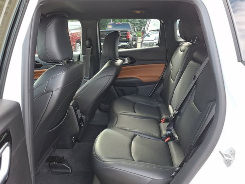 Certified 2025 Jeep Compass Limited AWD/4WD image 12