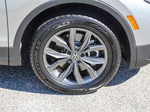 Used 2023 Volkswagen Tiguan SE image 9