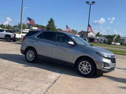 Used 2024 Chevrolet Equinox LT w/ LPO, Floor Liner Package FWD image 2