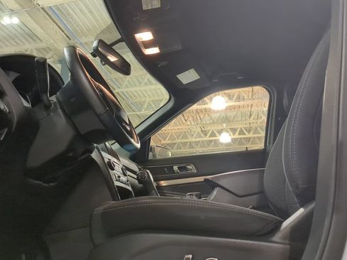 Used 2018 Ford Explorer XLT w/ Equipment Group 201A AWD/4WD image 19