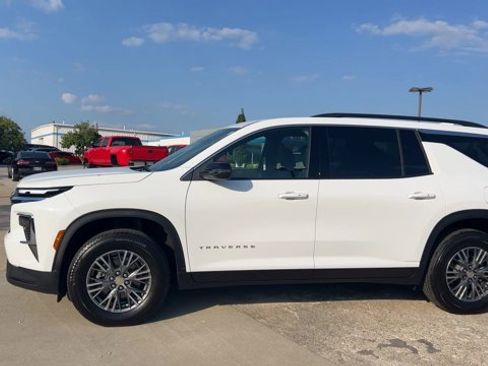 New 2025 Chevrolet Traverse LT w/ LPO, Floor Liner Package image 5