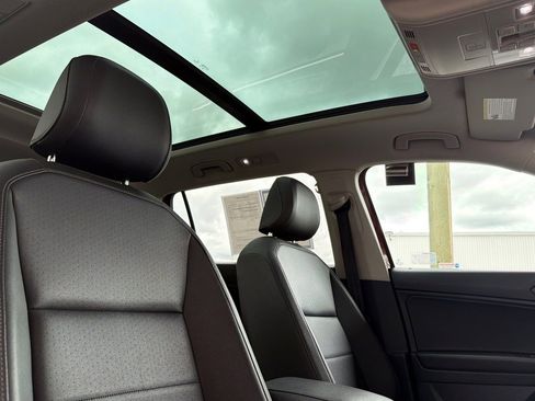 Used 2020 Volkswagen Tiguan SE w/ Panoramic Sunroof Package AWD/4WD image 16