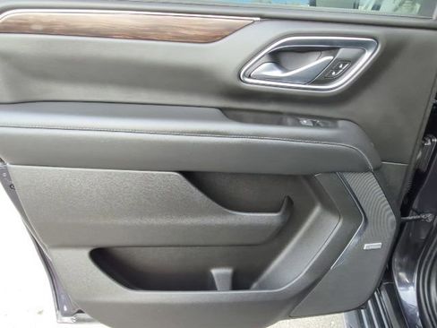 Used 2022 Chevrolet Suburban LT image 11