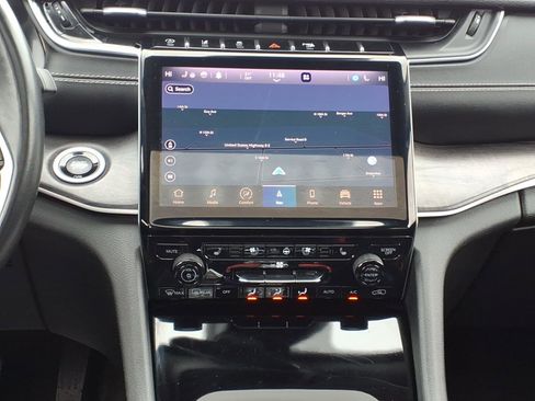 Used 2021 Jeep Grand Cherokee L Limited w/ Luxury Tech Group II image 16