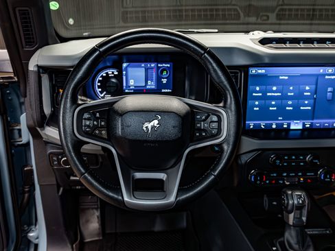 Used 2022 Ford Bronco Badlands image 18