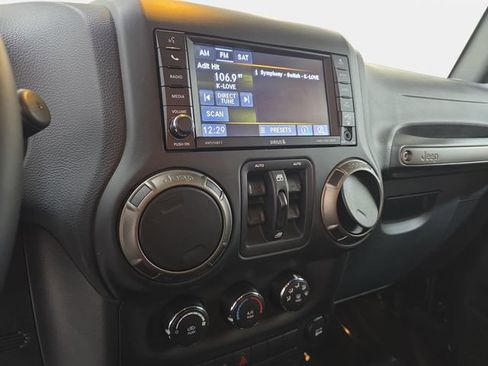 Used 2018 Jeep Wrangler Unlimited Sport image 19