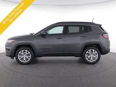 Used 2024 Jeep Compass Latitude AWD/4WD image 7