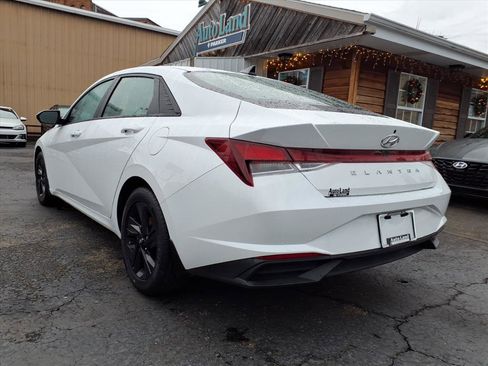 Certified 2022 Hyundai Elantra SEL w/ Preferred Accessory Package image 6