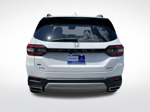 Certified 2025 Honda Pilot Touring image 5