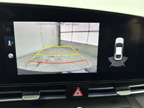 Used 2022 Hyundai Elantra Limited w/ Preferred Accessory Package image 20