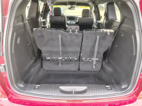 Certified 2025 Chrysler Pacifica Select image 11