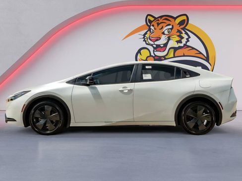 New 2026 Toyota Prius Plug-In Hybrid FWD image 8