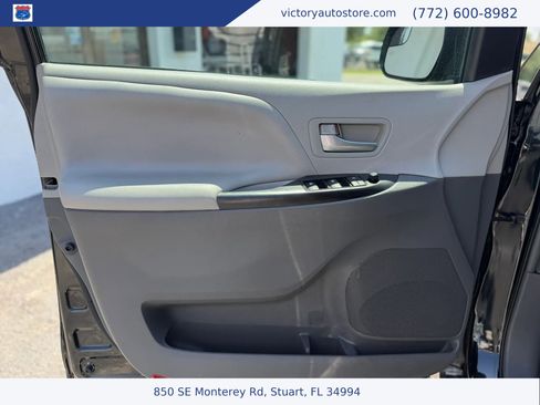 Used 2019 Toyota Sienna LE FWD image 12