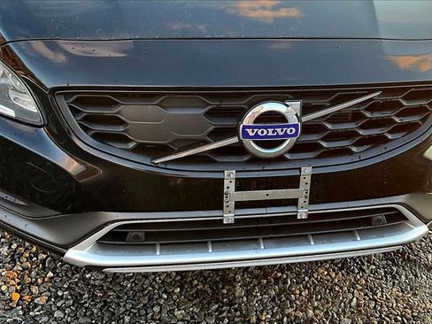 Used 2016 Volvo V60 T5 Cross Country w/ Climate Package image 25