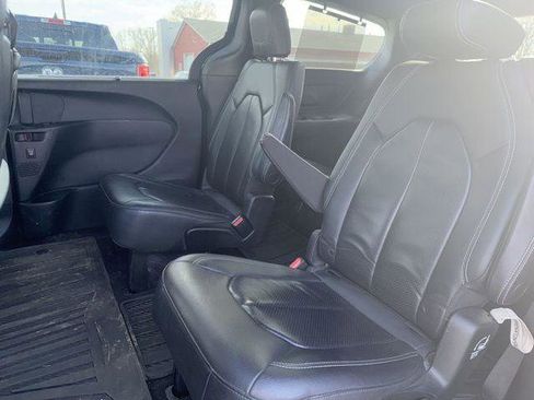Certified 2018 Chrysler Pacifica Touring-L Plus image 9